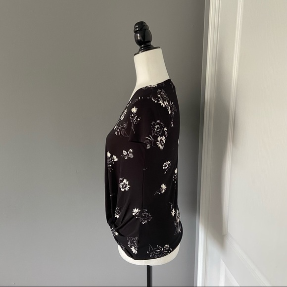 4 for $20 🖤 CANDIE’S Black/White Twist Front Top - Picture 2 of 8